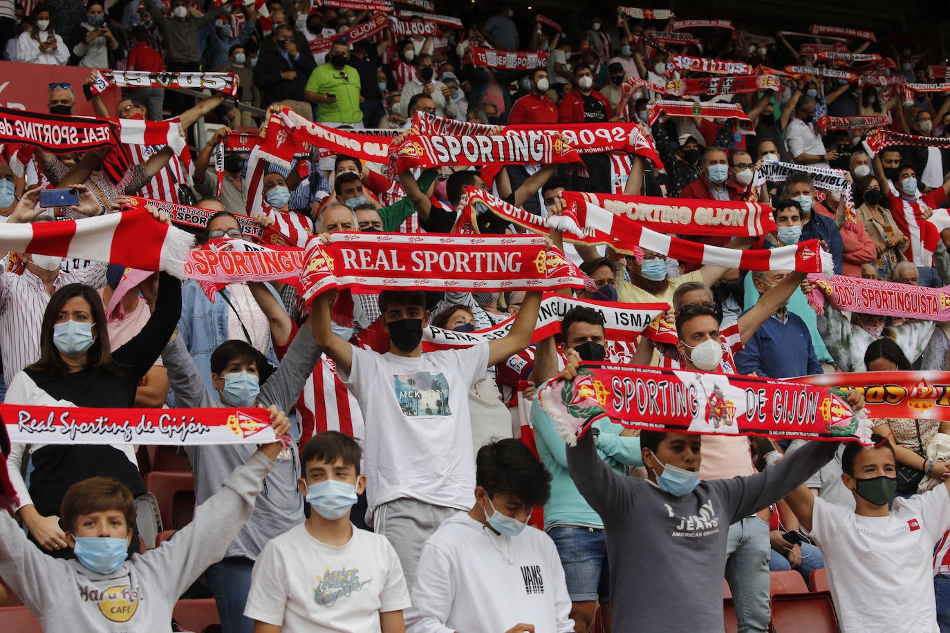 Fotos: ¿Estuviste en el Sporting-Málaga? ¡Búscate!