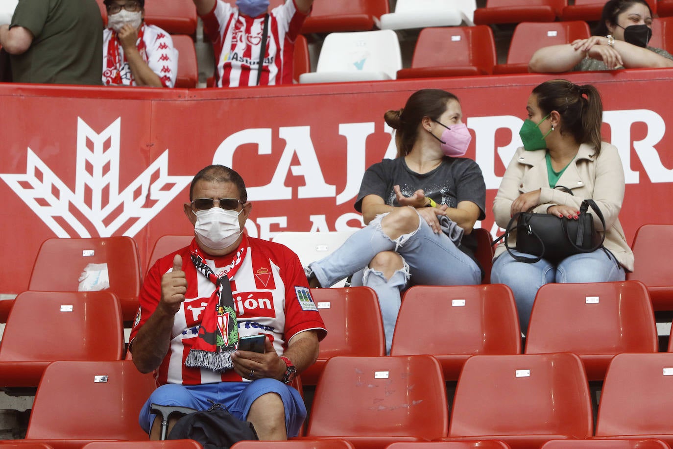 Fotos: ¿Estuviste en el Sporting-Málaga? ¡Búscate!