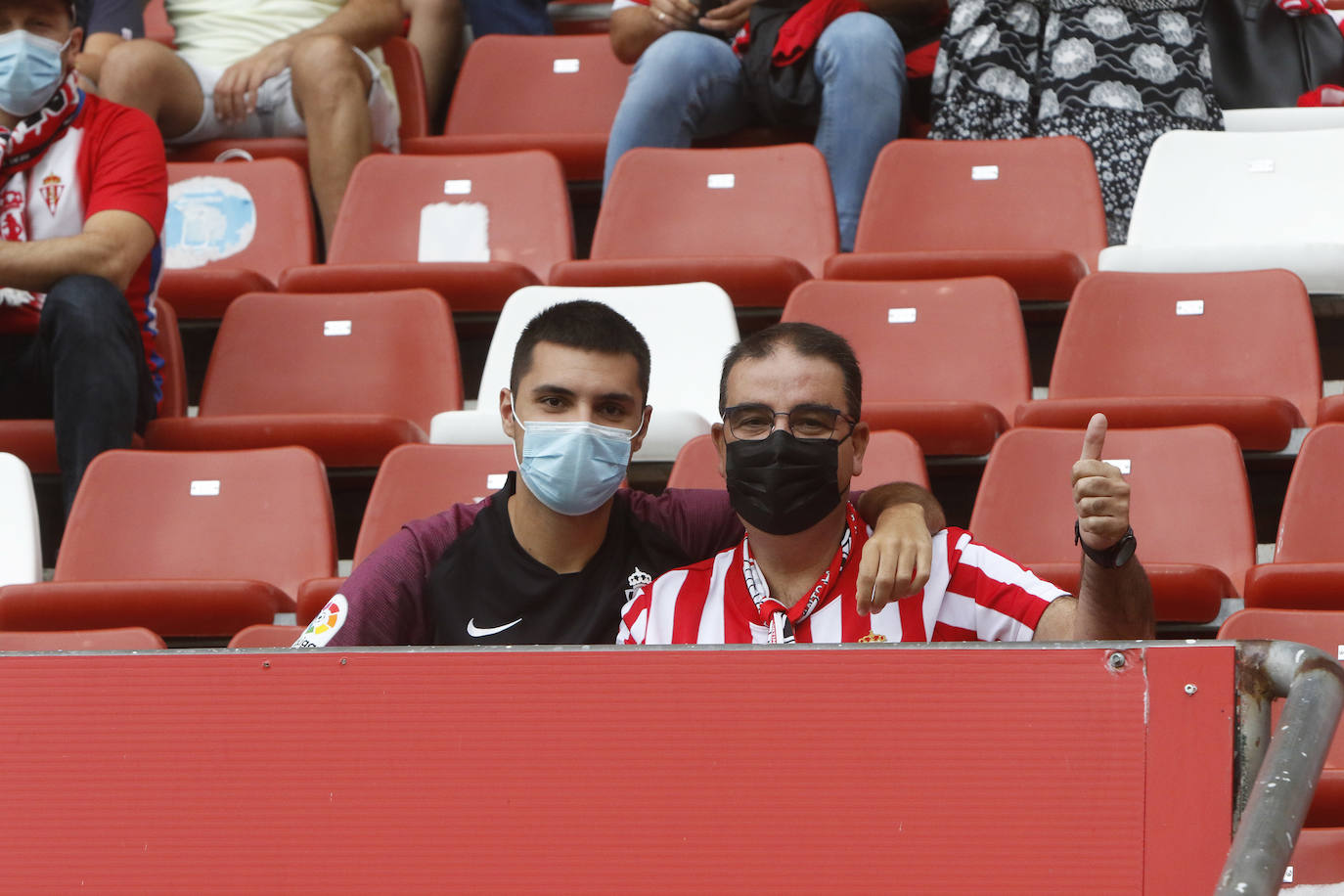 Fotos: ¿Estuviste en el Sporting-Málaga? ¡Búscate!