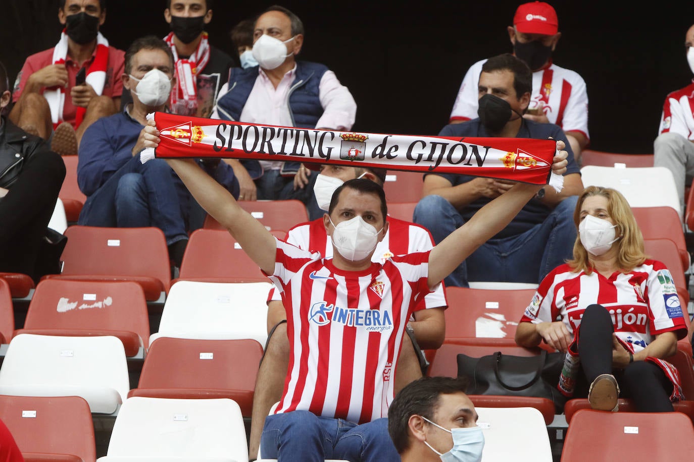 Fotos: ¿Estuviste en el Sporting-Málaga? ¡Búscate!