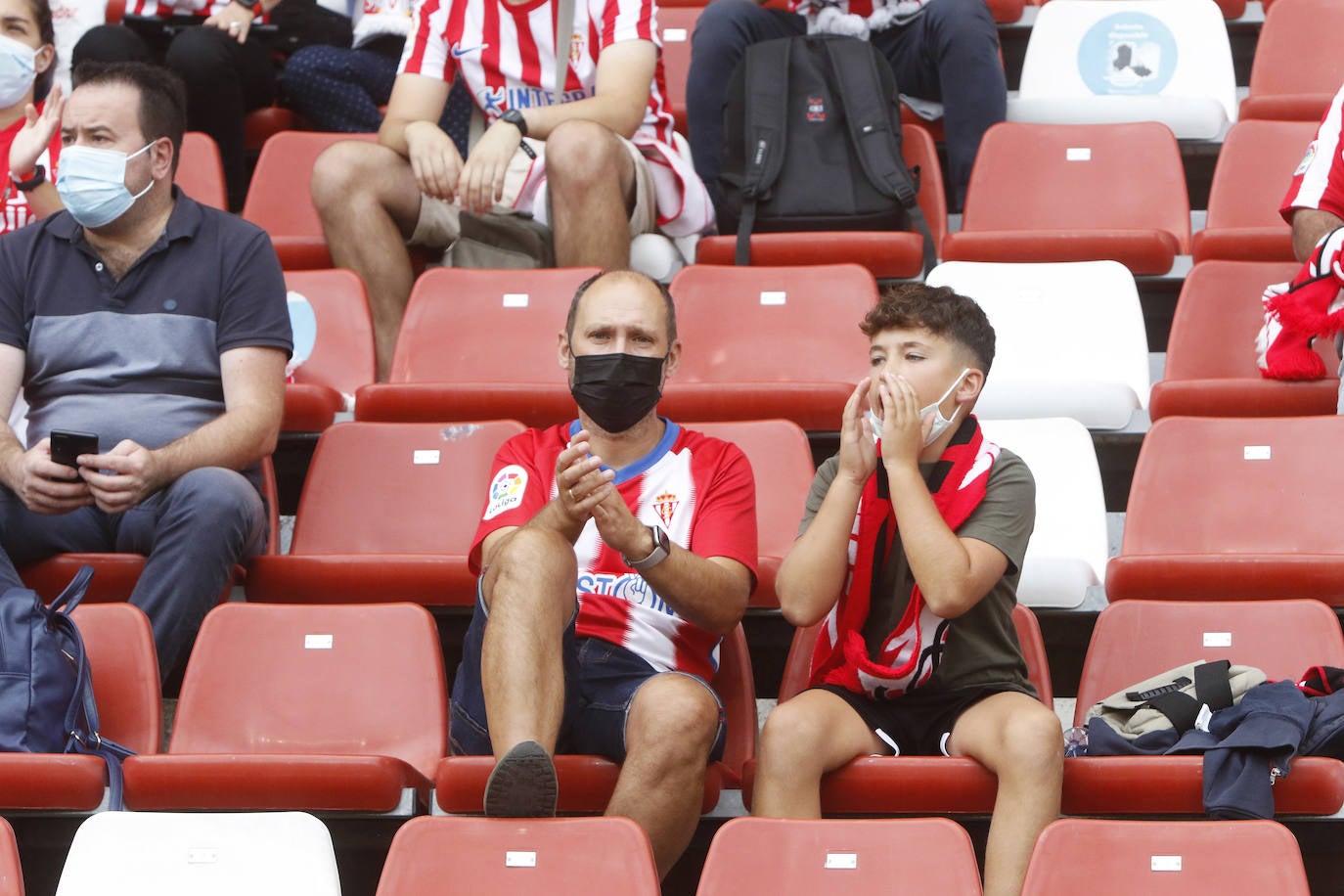 Fotos: ¿Estuviste en el Sporting-Málaga? ¡Búscate!