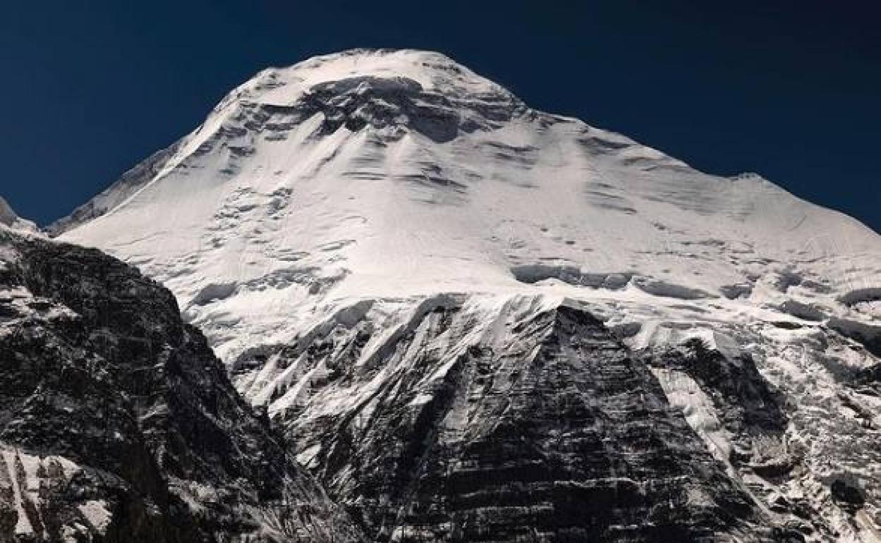 Carlos Soria sale del campo base para intentar la cima del Dhaulagiri