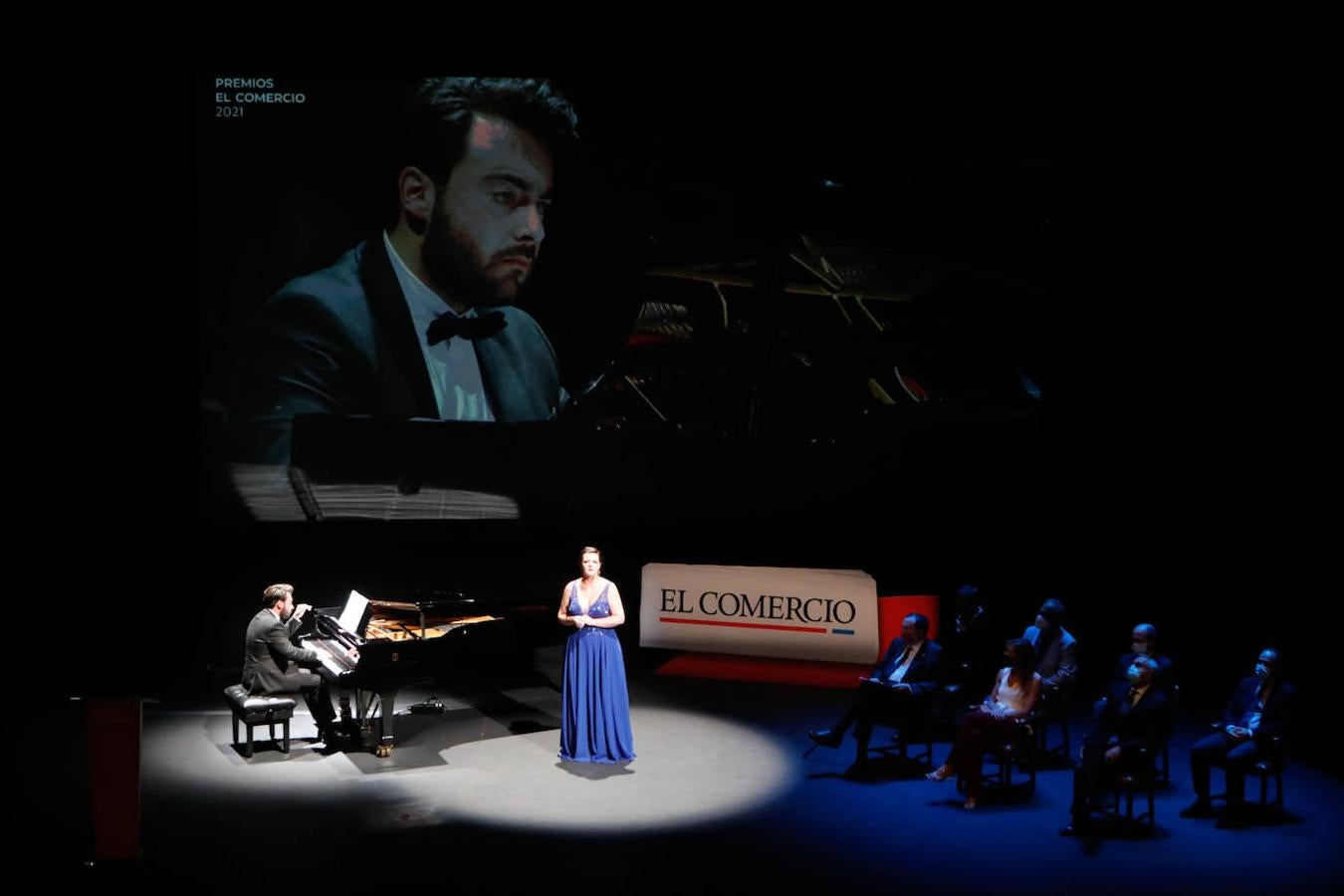 Los galardonados en la edición de este año son las Residencias de Mayores del Principado (Acción Social); Graciano García (Proyección de Asturias); María López (Deporte); Ópera de Oviedo (Cultura); Mario Fernández Fraga (Investigación y Ciencia) y Zitrón (Iniciativa Empresarial)