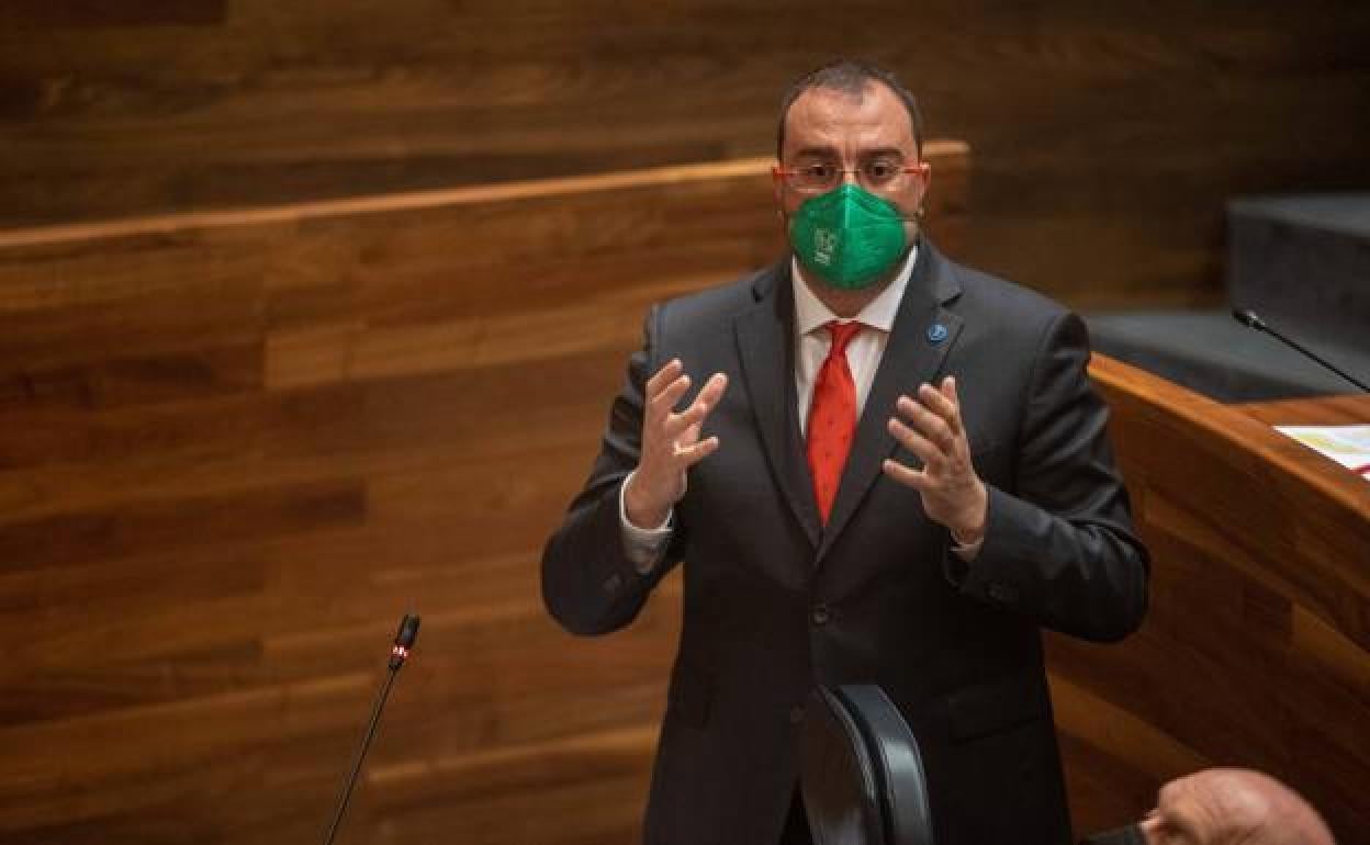 Adrián Barbón, en la Junta General.