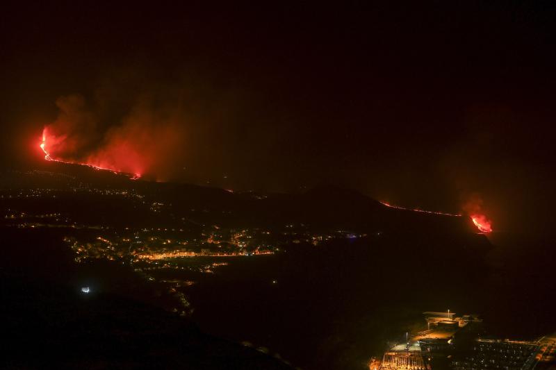 Imagen de la costa de Tazacorte con el recorrido de la lava hasta su llegada al mar.