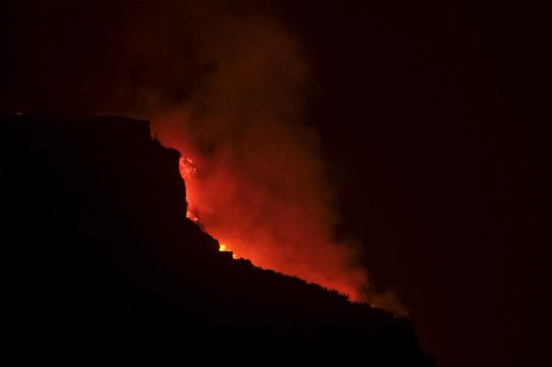 Un mar de lava del volcán Cumbre Vieja llega al océano tras diez días de erupción.