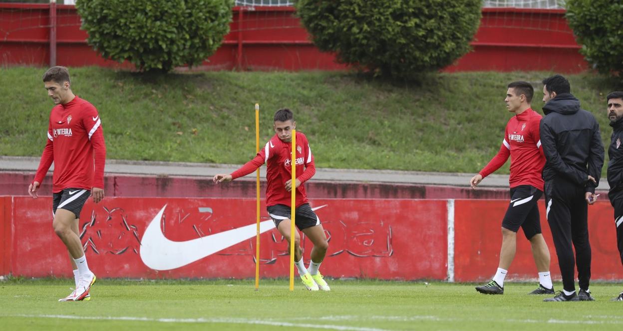 Gragera y Pedro Díaz, en Mareo, durante el segundo entrenamiento de la semana.