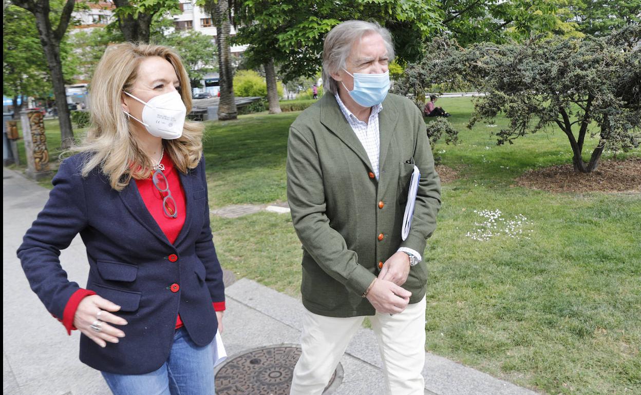 Teresa Mallada y Alberto López-Asenjo, en un encuentro en Gijón.