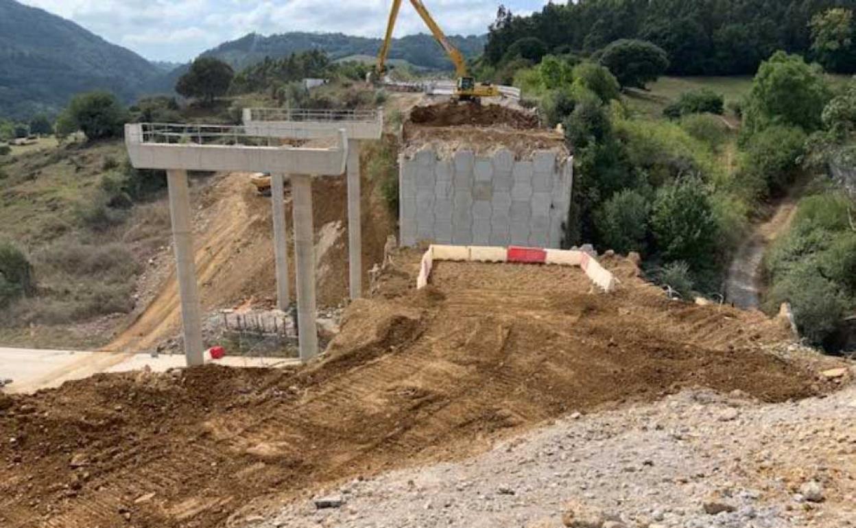 El Ministerio de Transportes afirma que los trabajos en el puente de La Barrosa se «están impulsando sin descanso»