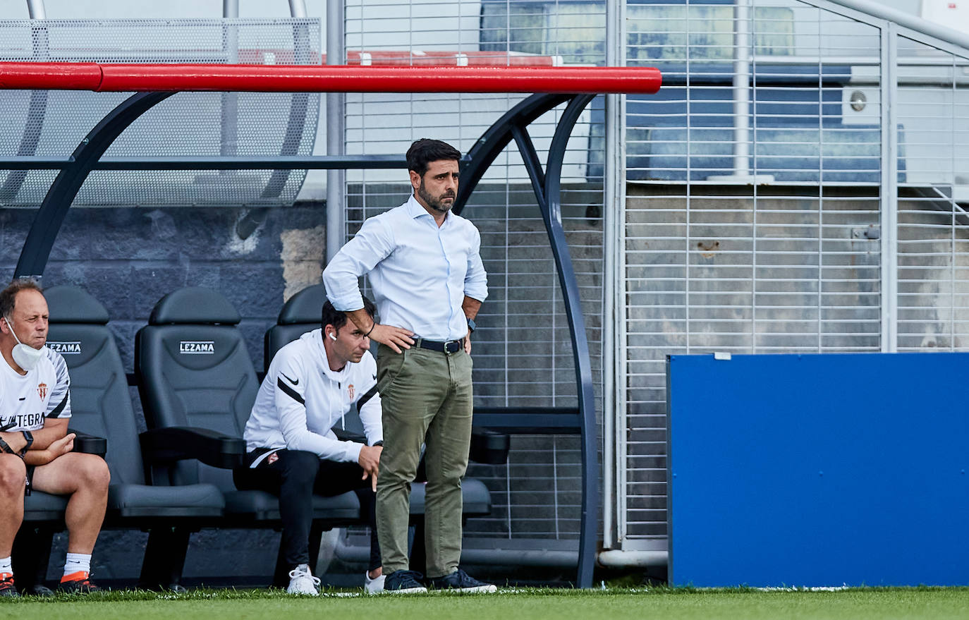 Estas son las mejores imágenes del partido disputado entre el Amorebieta y el Sporting. Los rojiblancos consiguieron empatar a 1 en un mal partido que, sin embargo, les permite mantener el liderato.