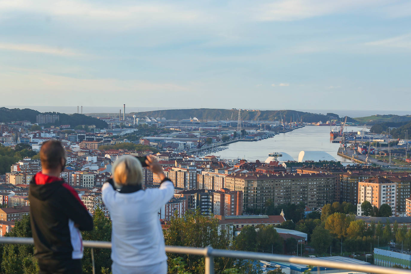 Las mejores instantáneas de este otoño que comienza han sido captadas por los fotógrafos: Mario Rojas, Pablo Lorenzana, Juan Carlos Román, Omar Antuña, Paloma Ucha, Juan Carlos Tuero y Xuan Cueto.