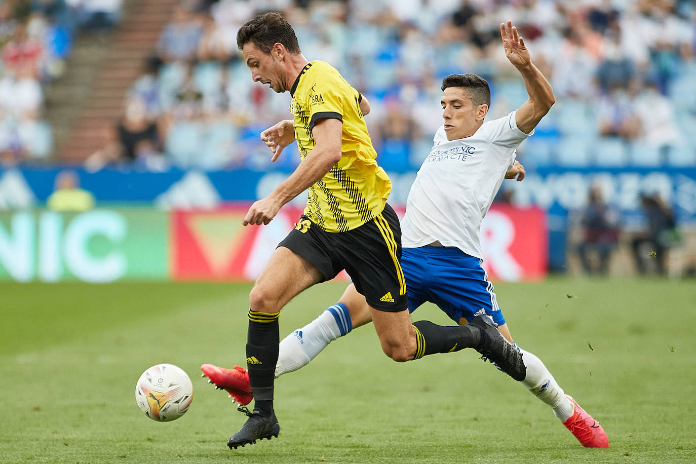 Estas son las mejores imágenes del partido del Real Oviedo en La Romareda.