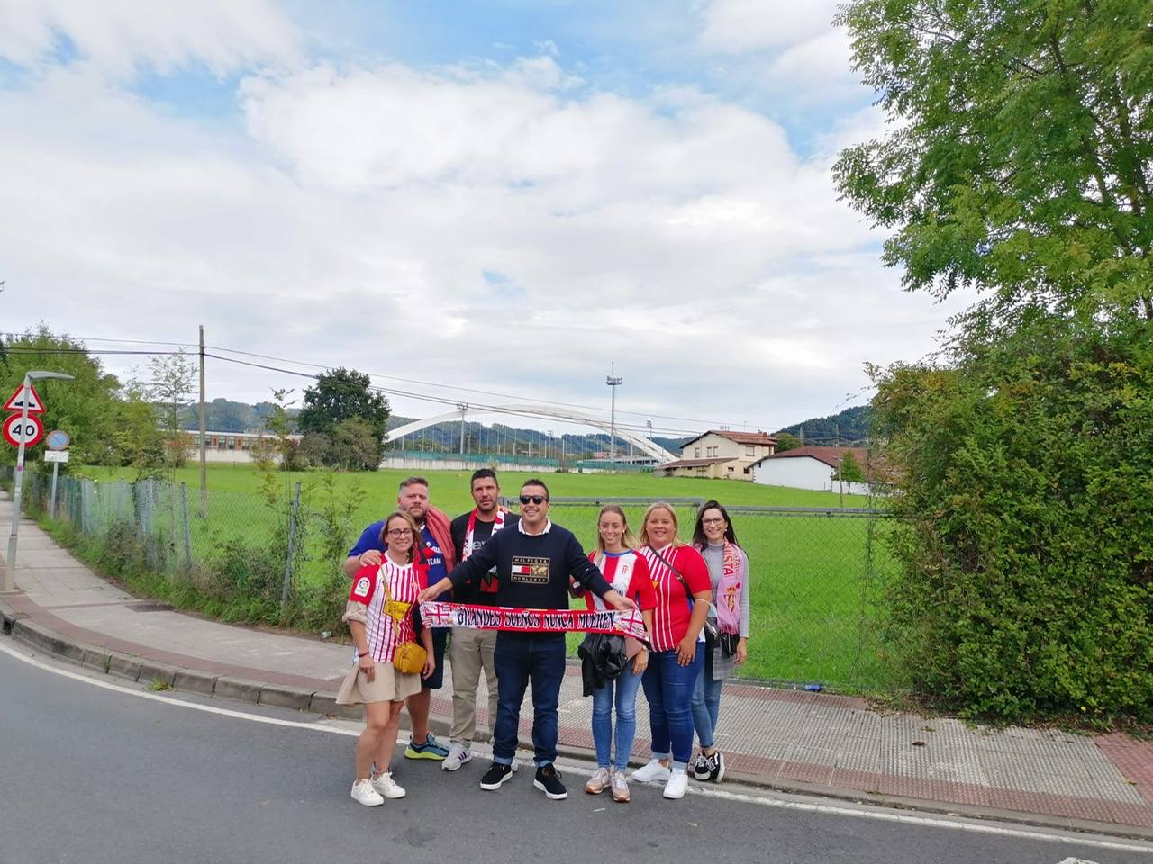 Imagen secundaria 2 - Amorebieta-Sporting: El sportinguismo se despliega por Lezama