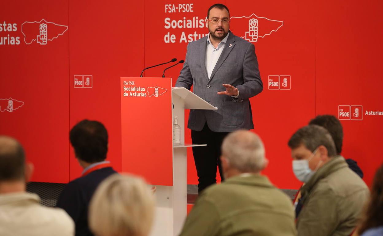 Adrián Barbón interviene en la convención precongresual de la FSA-PSOE.