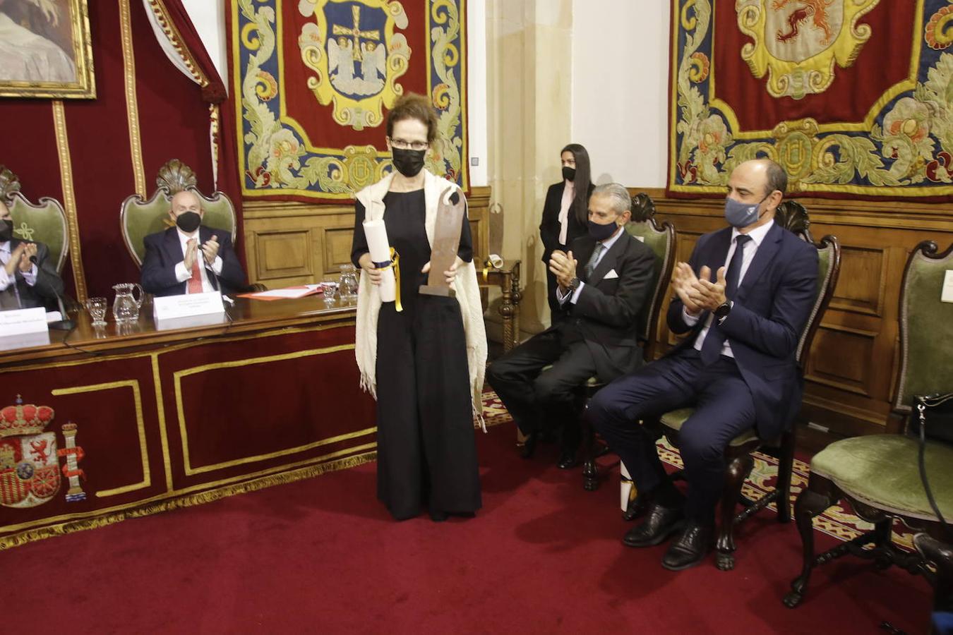 Los Premios Iberoamericanos Asicom-Universidad de Oviedo 2021 han destacado la labor informativa de Europa Press para difundir la actualidad de España y de Iberoamérica. También han sido reconocidos en esta edición el exjugador de balonmano, José Javier Hombrados; la escultora y escritora Ana Teresa Ortega; el productor y empresario José Velasco; el actor Inmanol Arias; y el sociólogo portugués Boaventura de Sousa.