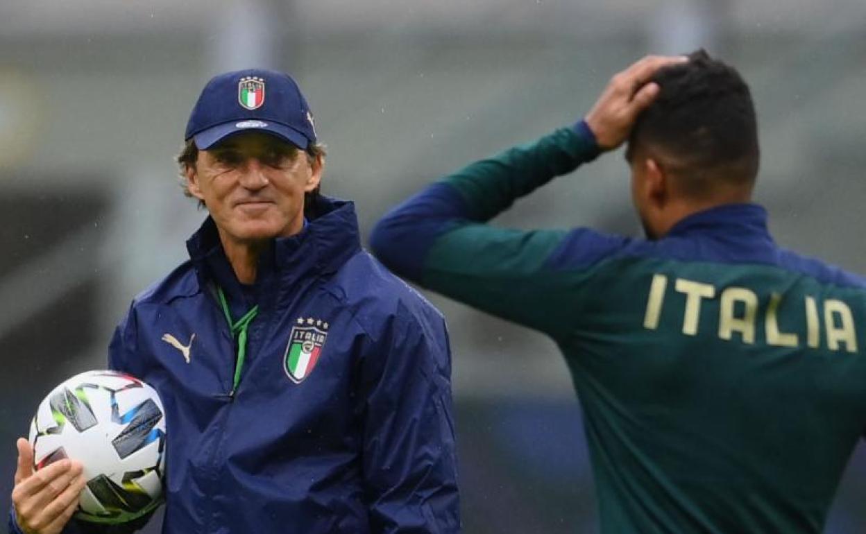 Roberto Mancini, durante el entrenamiento de la selección italiana en San Siro. 