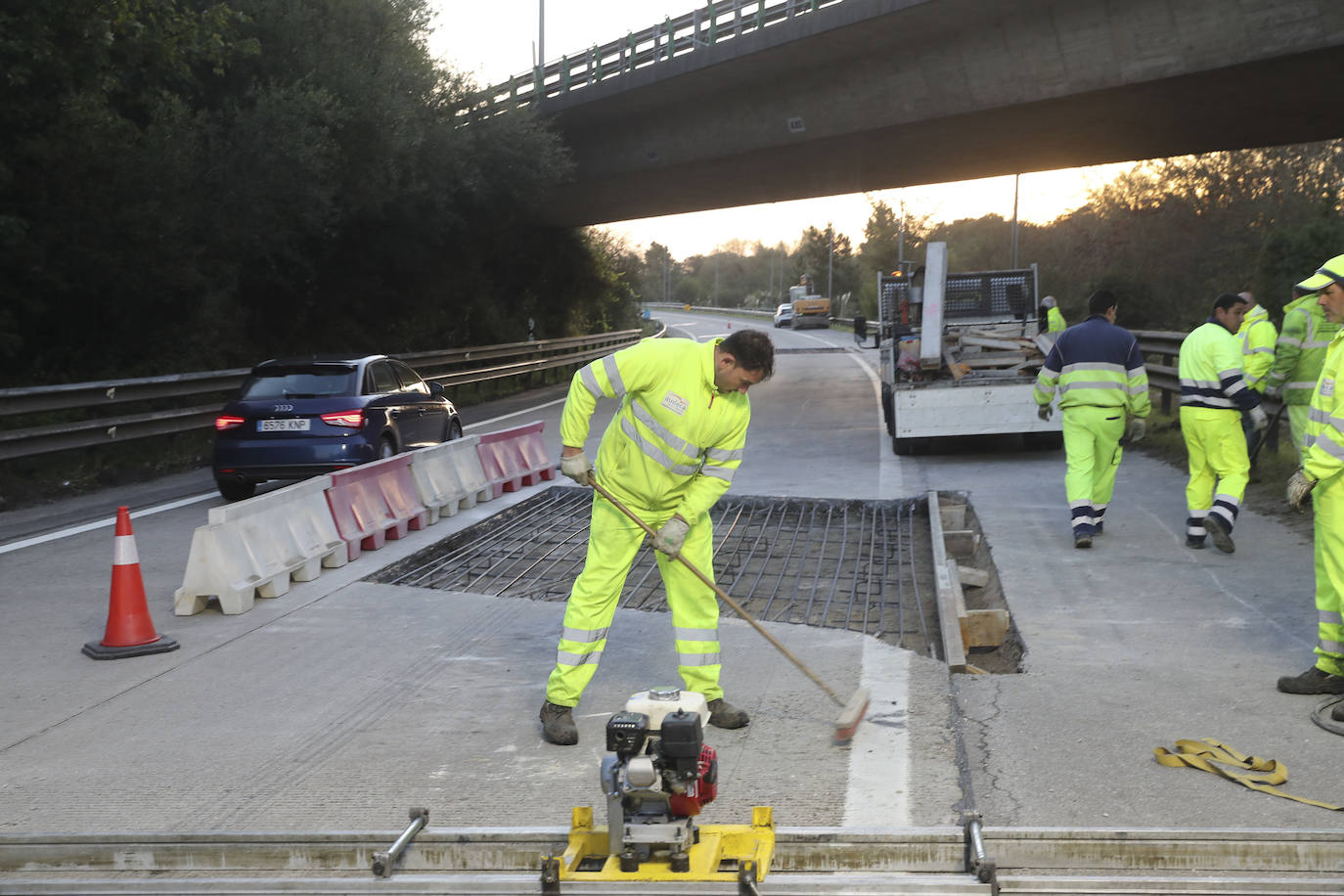 El Ministerio de Transportes cortará hoy al tráfico en un carril de la 'Y' del nudo de Serín