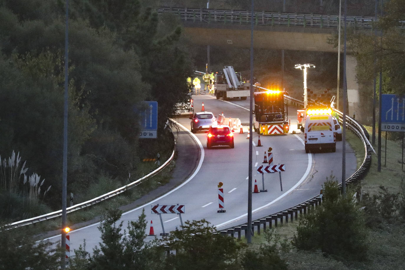 El Ministerio de Transportes cortará hoy al tráfico en un carril de la 'Y' del nudo de Serín