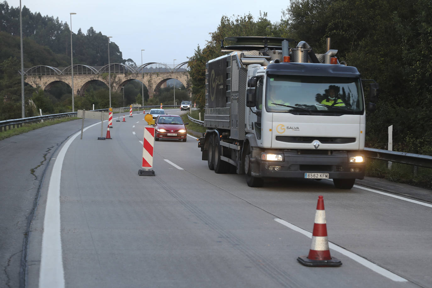 El Ministerio de Transportes cortará hoy al tráfico en un carril de la 'Y' del nudo de Serín