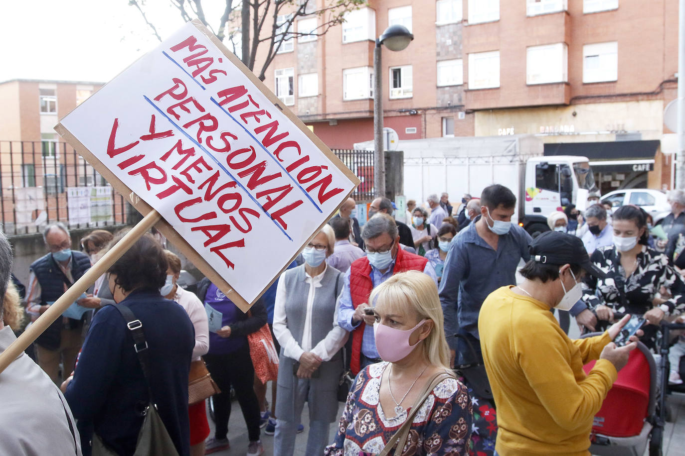 Los vecinos del Área Sanitaria V vuelven a manifestarse para reclamar una atención primaria «cercana y presencial»