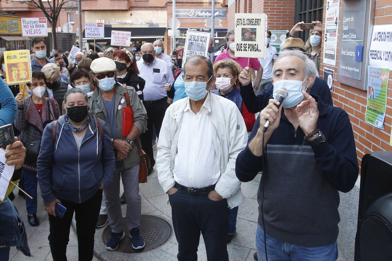 Los vecinos del Área Sanitaria V vuelven a manifestarse para reclamar una atención primaria «cercana y presencial»