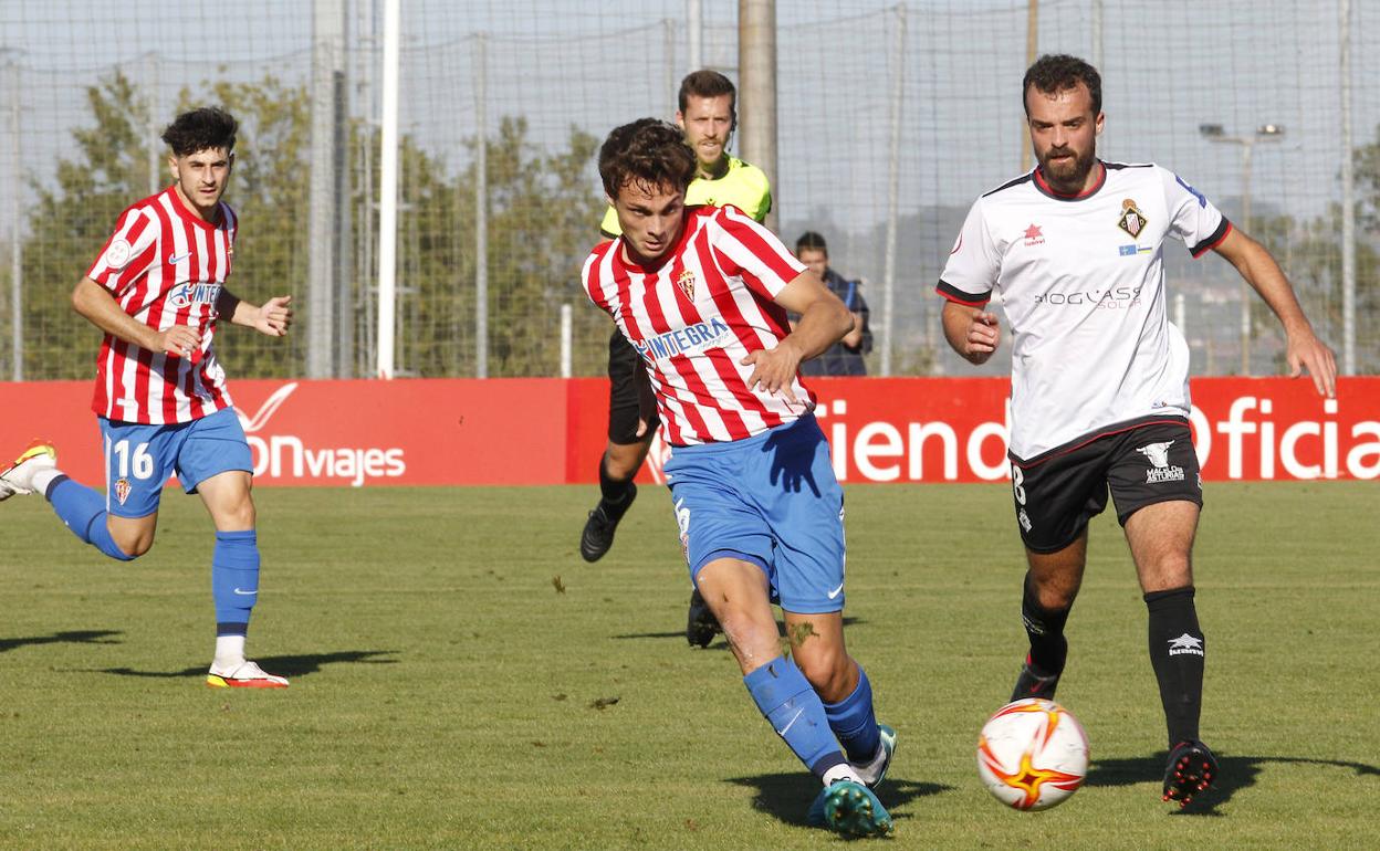 El Sporting B ante el Caudal.