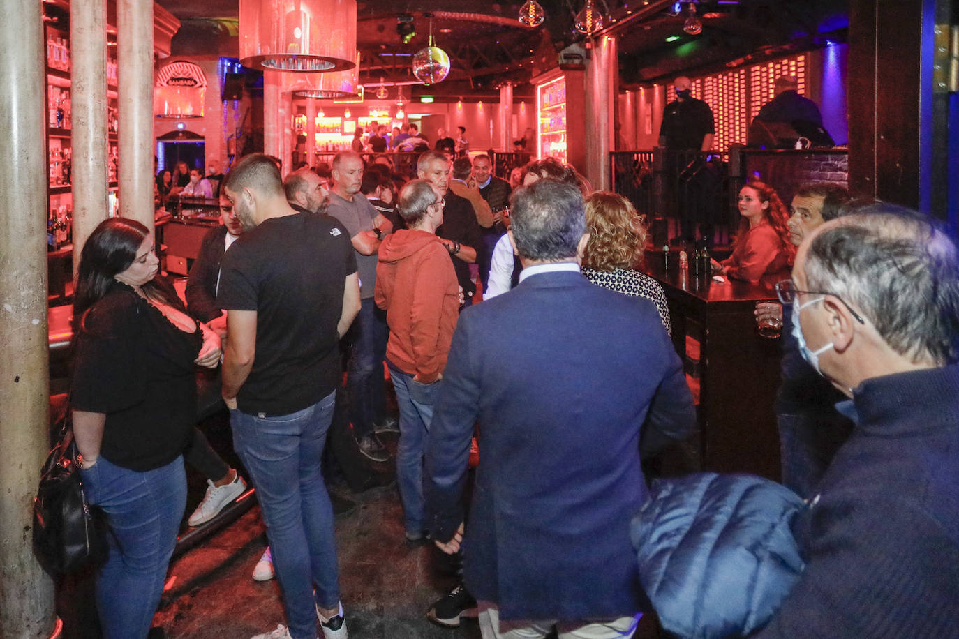 Los hosteleros deberán cuidar la ventilación de sus locales, medir la calidad del aire y velar porque los clientes usen las mascarillas