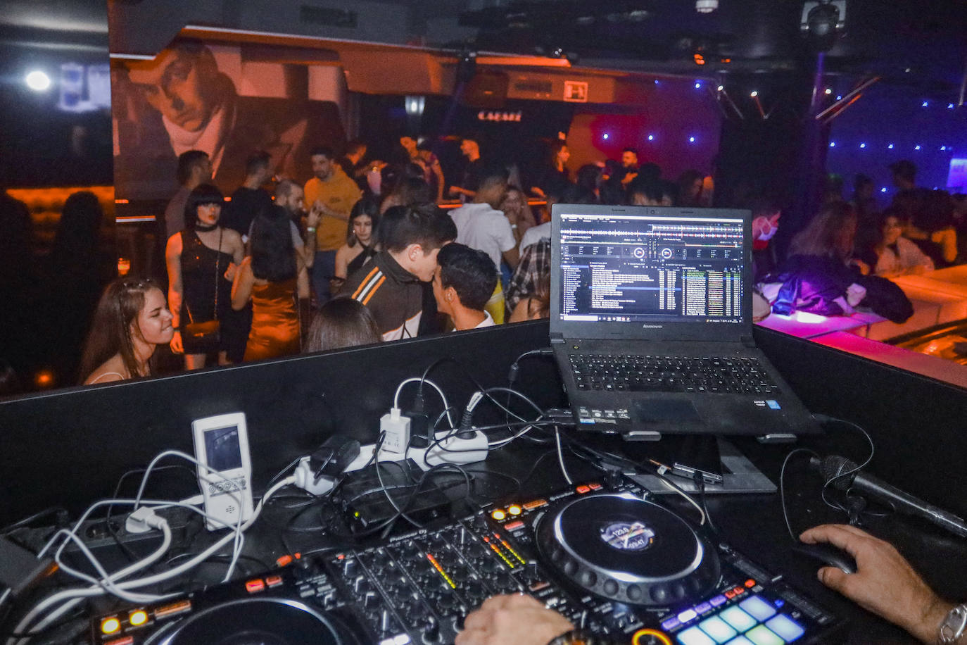 Los hosteleros deberán cuidar la ventilación de sus locales, medir la calidad del aire y velar porque los clientes usen las mascarillas