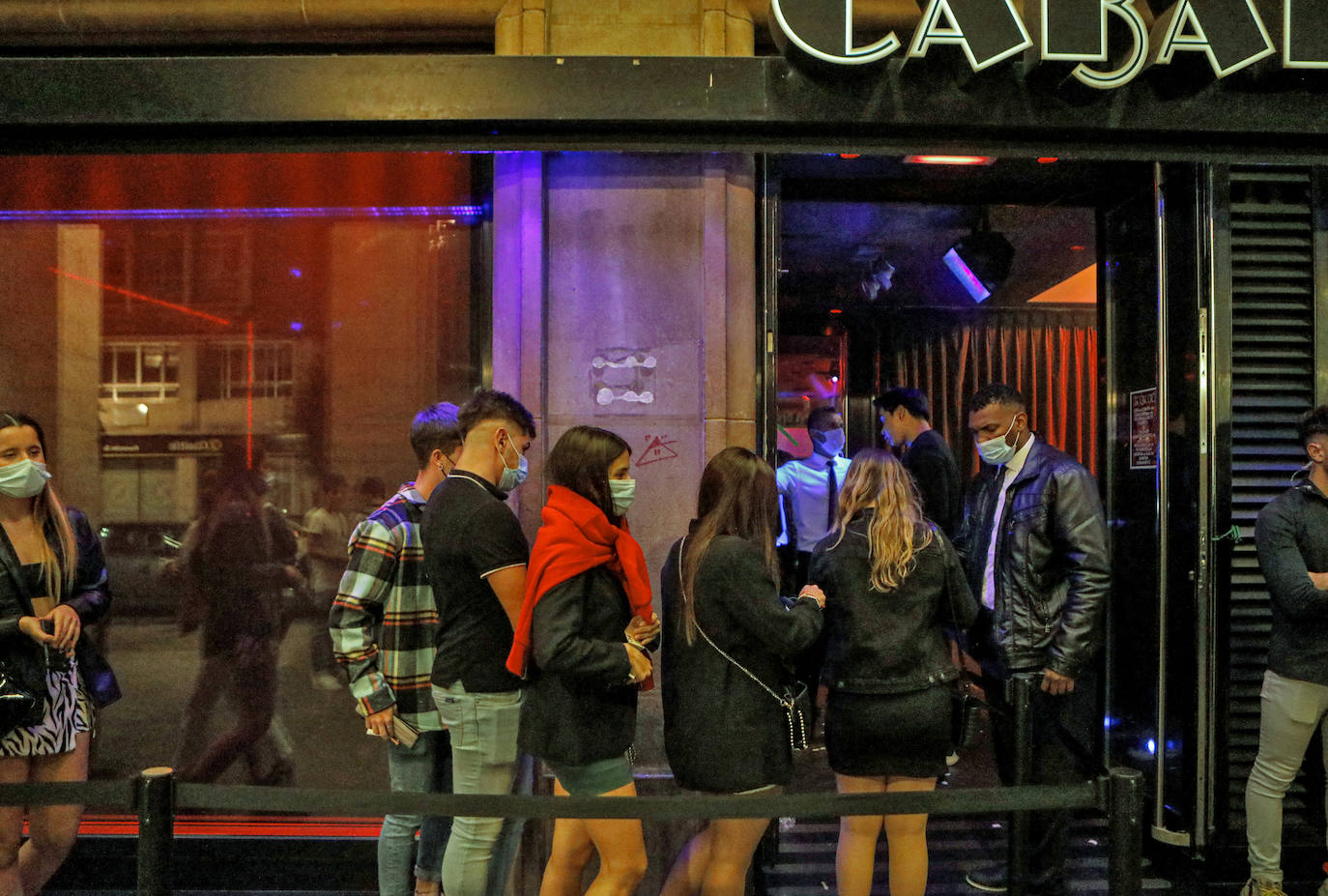 Los hosteleros deberán cuidar la ventilación de sus locales, medir la calidad del aire y velar porque los clientes usen las mascarillas