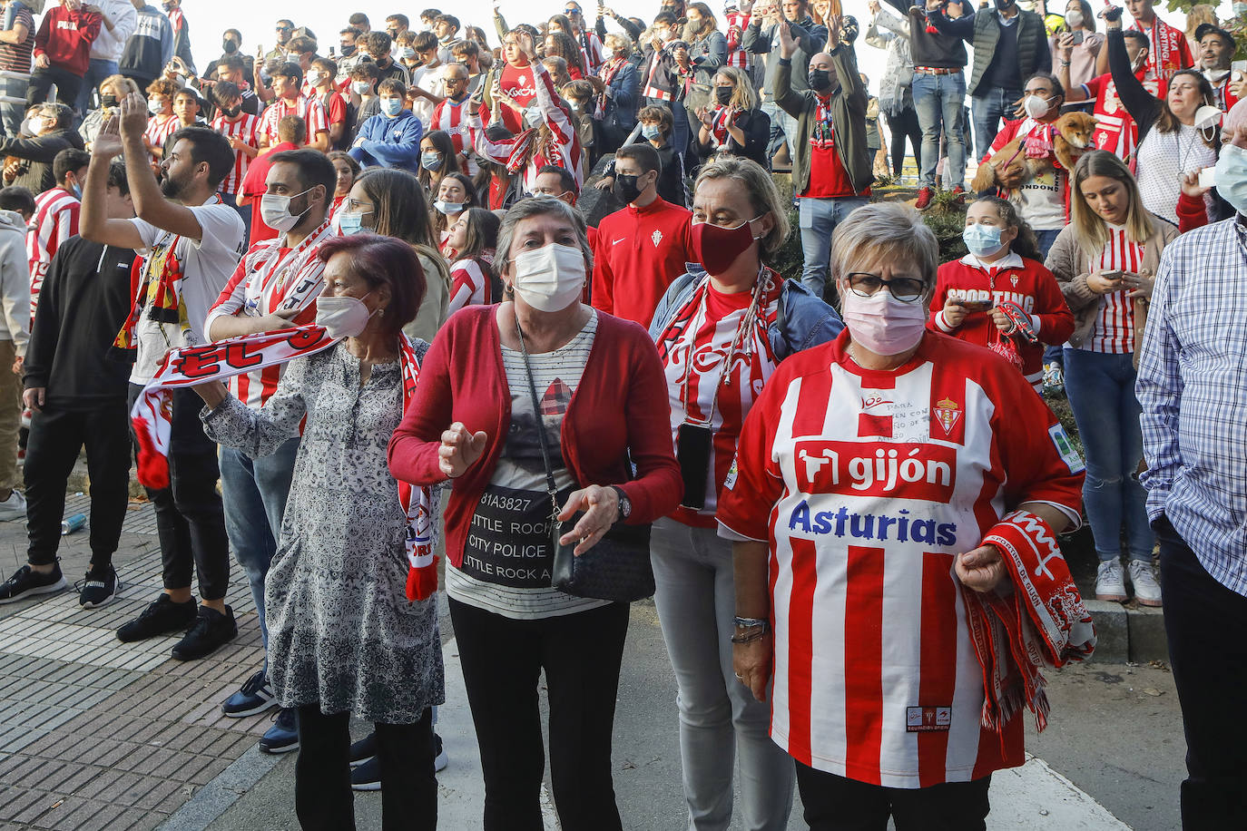 Fotos: El derbi asturiano vivido desde Gijón