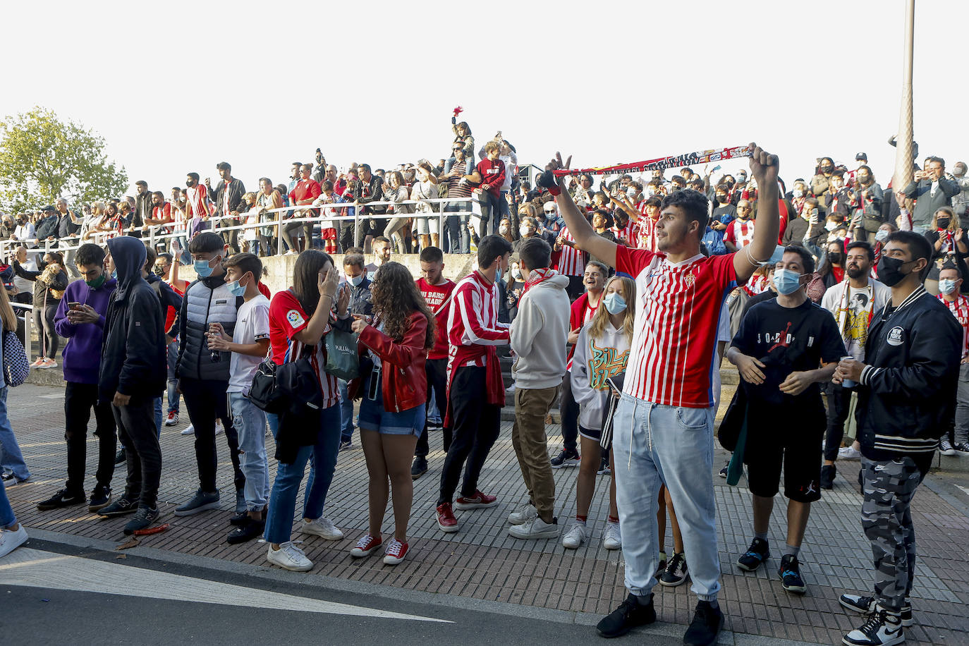 Fotos: El derbi asturiano vivido desde Gijón