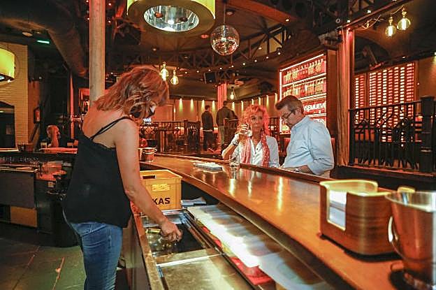 El ocio nocturno recupera las barras y las pistas de baile