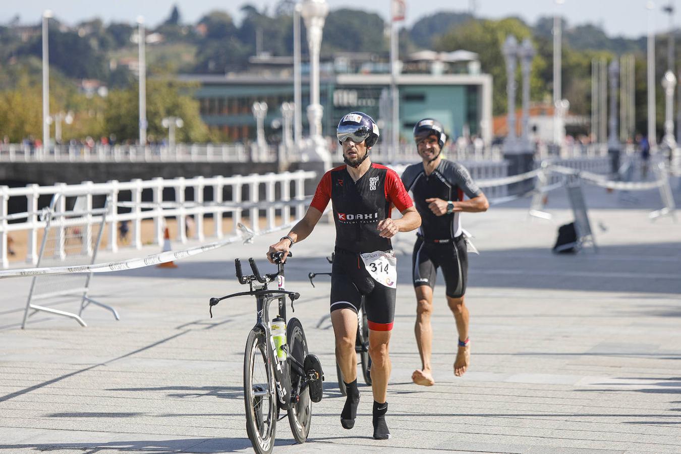 Fotos: Más de 600 atletas en elTriatlón Ciudad de Gijón