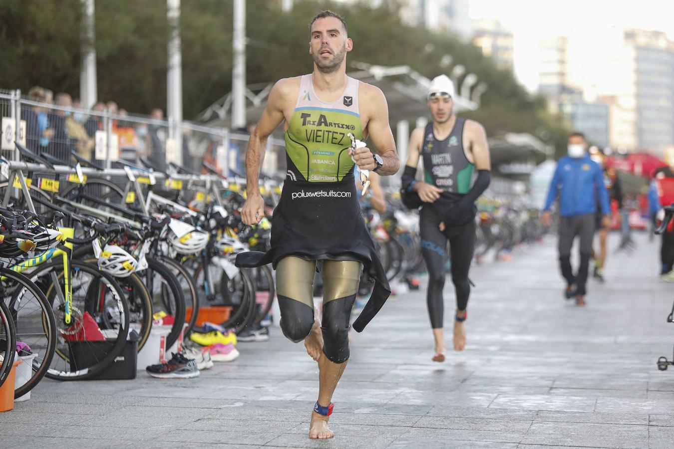 Fotos: Más de 600 atletas en elTriatlón Ciudad de Gijón