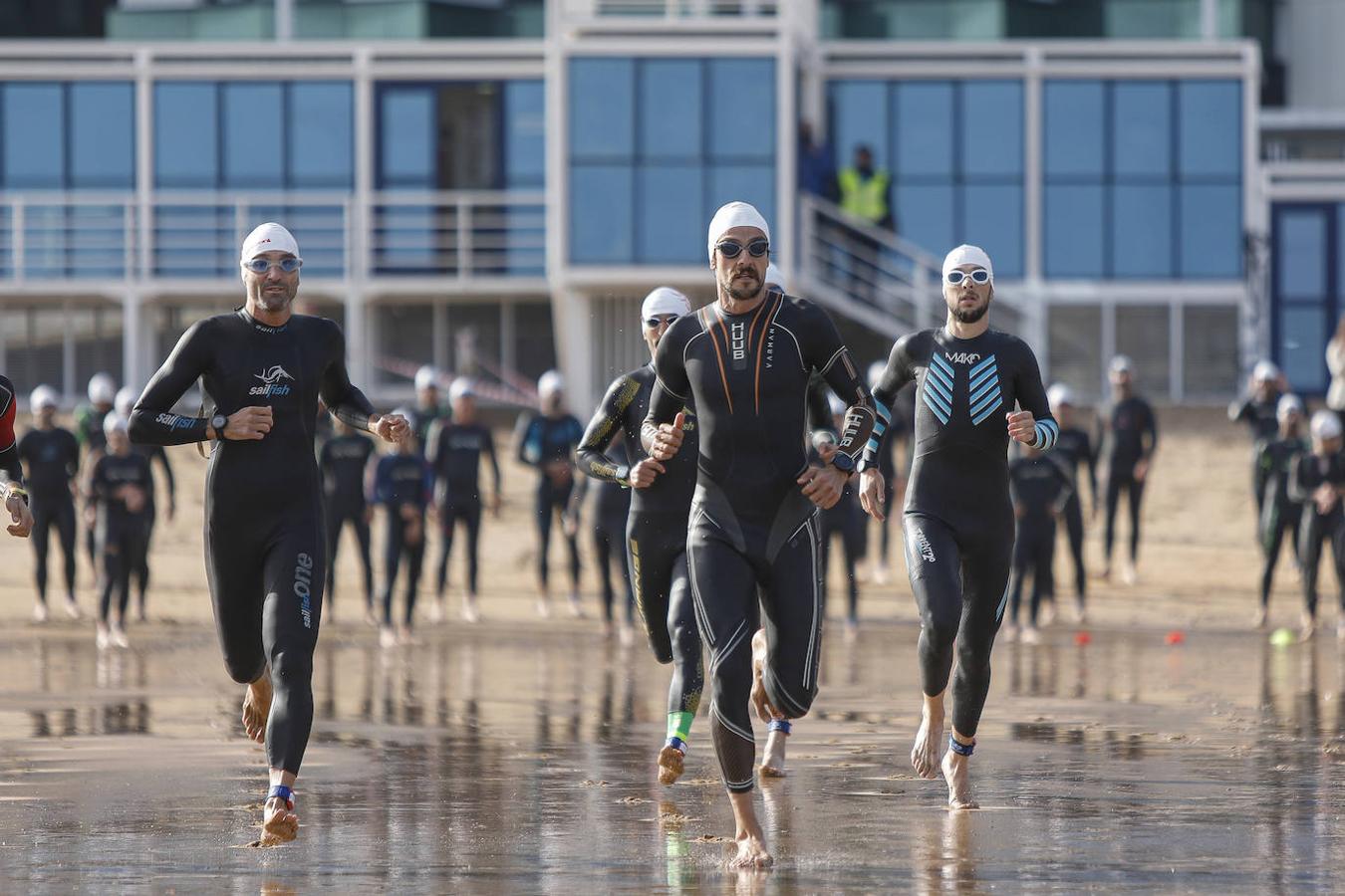 Fotos: Más de 600 atletas en elTriatlón Ciudad de Gijón