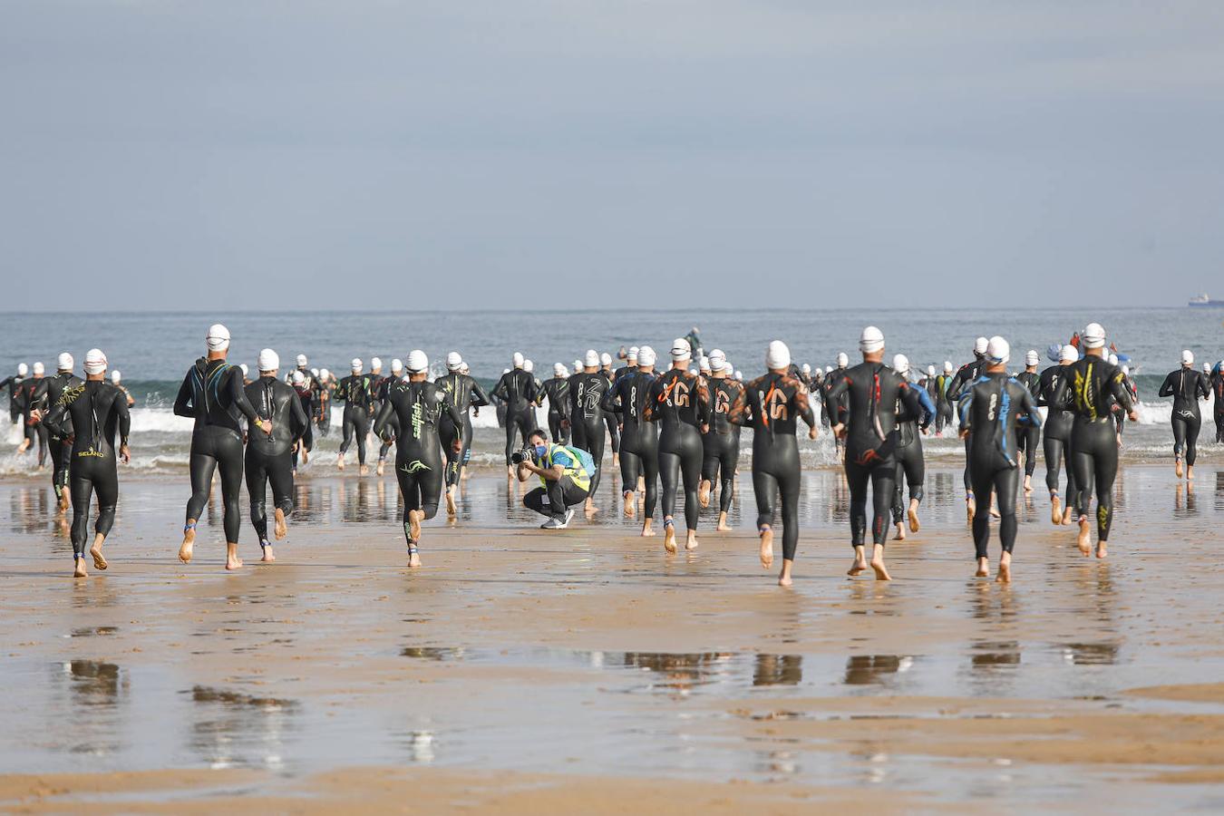 Fotos: Más de 600 atletas en elTriatlón Ciudad de Gijón