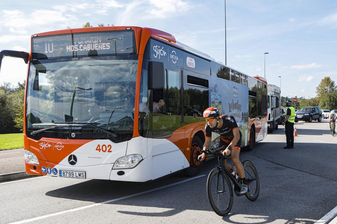 Fotos: Más de 600 atletas en elTriatlón Ciudad de Gijón