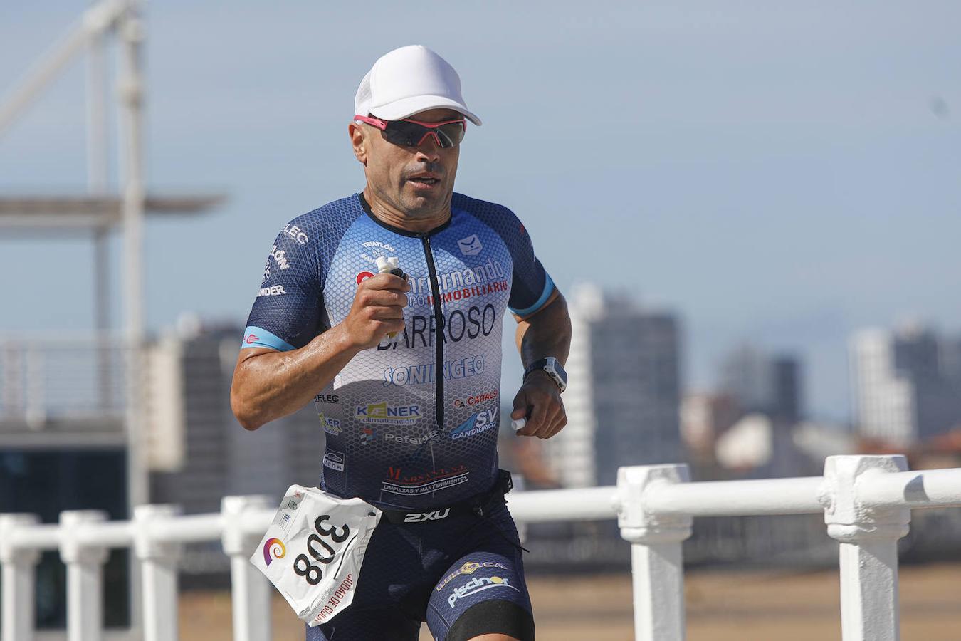 Fotos: Más de 600 atletas en elTriatlón Ciudad de Gijón