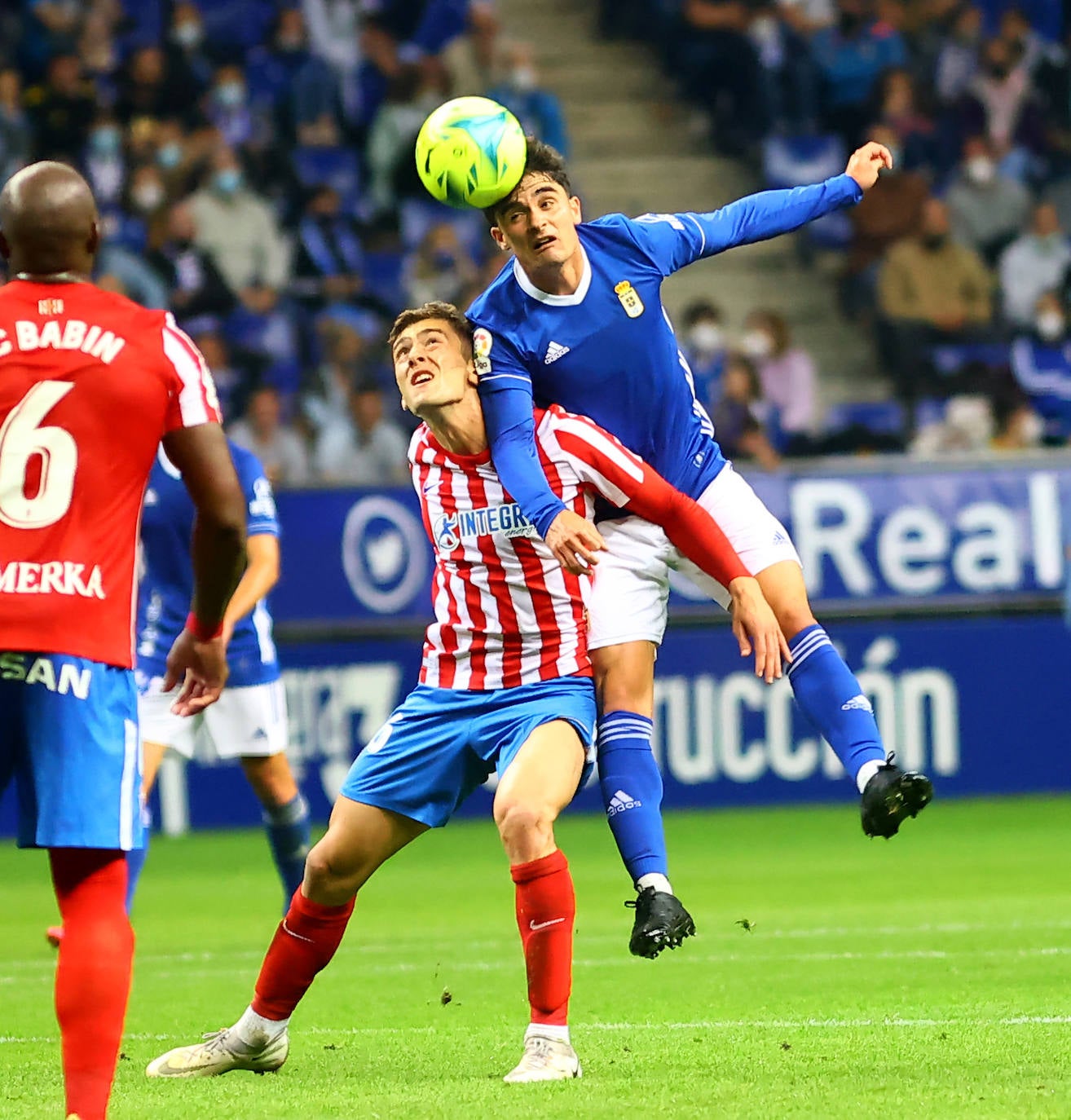 Oviedo y Sporting firman un empate con los goles de Lucas y Djuka. 