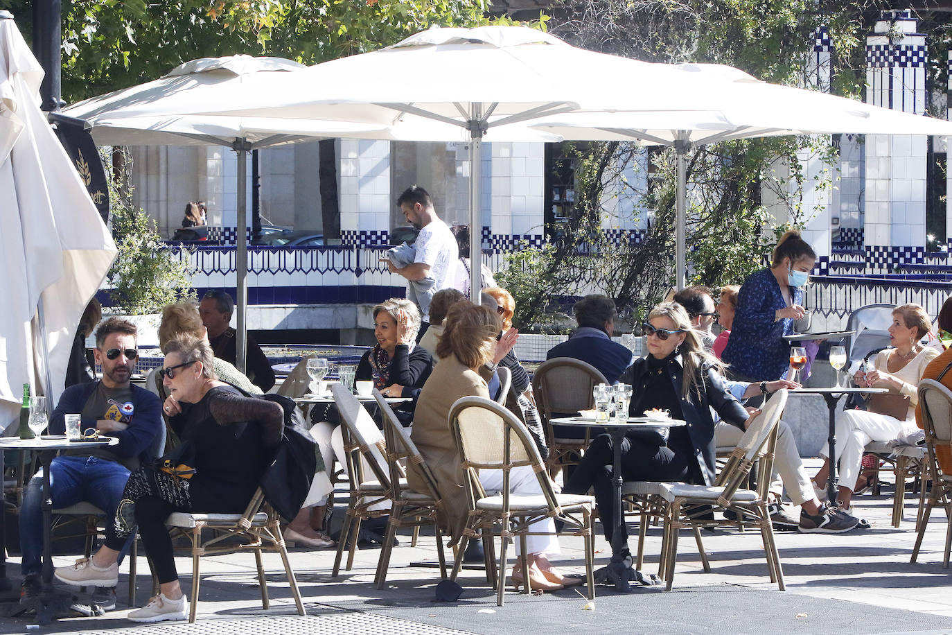 Los establecimientos asturianos registraron una ocupación de entre el 95 y el 100% y en algunos bares, restaurantes y discotecas llegaron incluso a formarse colas, especialmente en los núcleos costeros