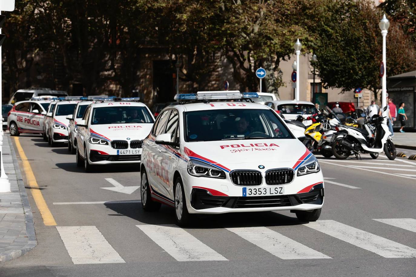 Los nuevos BMW Serie 2 Active Tourer y X3 adquiridos por la Policía Local de Gijón. 