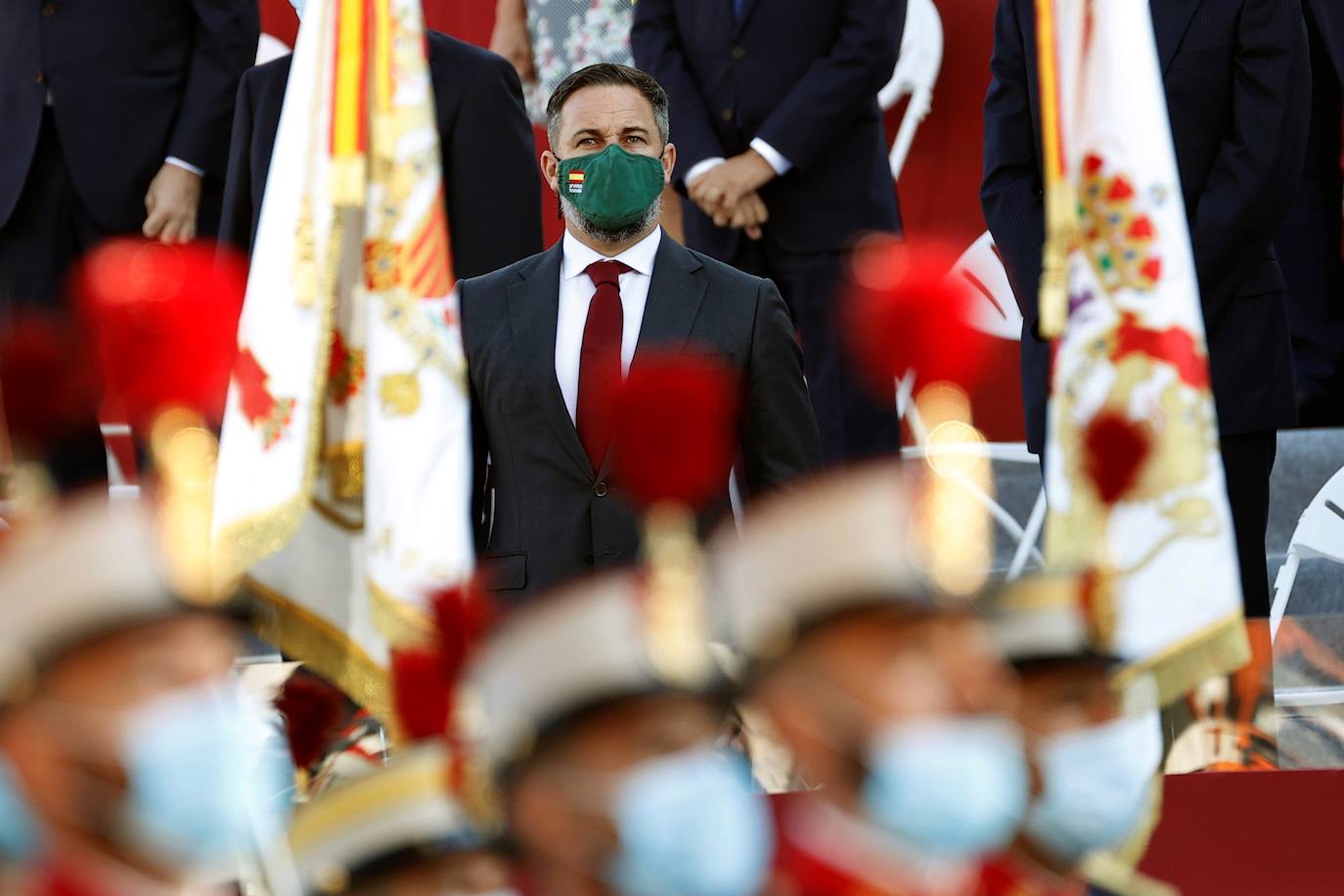 Los Reyes y la infanta Sofía han presidido el desfile militar del 12 de octubre, al que han asistido también el presidente del Gobierno, Pedro Sánchez, los miembros del Consejo de Ministros y la mayoría de los presidentes autonómicos, entre ellos, el de Asturias, Adrián Barbón.