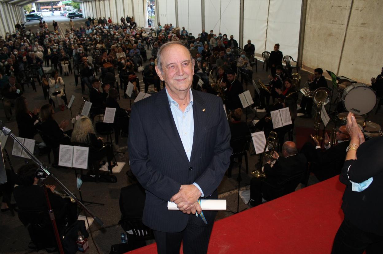 Ángel Lueje recibió ayer el premio Avellana de Oro. 