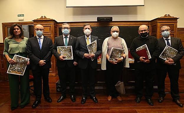Participantes en la mesa redonda de EL COMERCIO para conmemorar los 1.200 años de la Catedral de Oviedo. 
