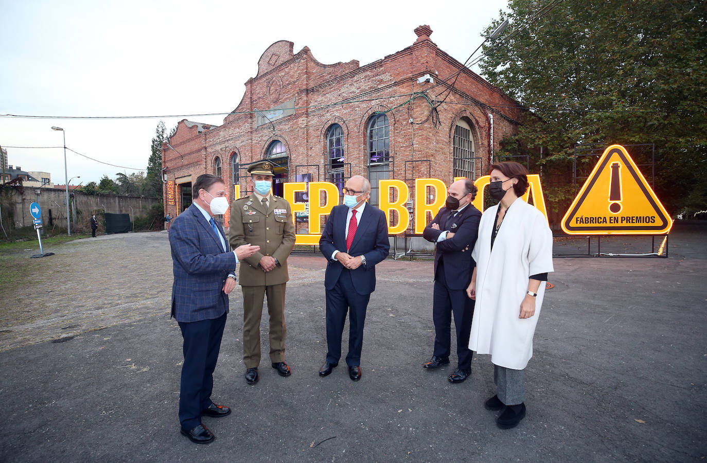 Trescientos afortunados disfrutaron de dos visitas guiadas por la Fábrica de Armas en la inauguración de la Semana de los Premios Princesa 