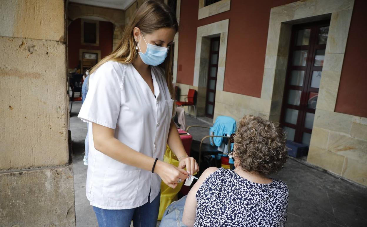 Vacunaión contra la covid en Gijón 