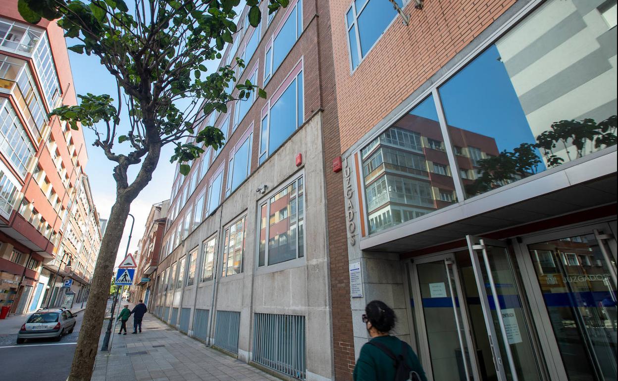 Sede judicial de Avilés, donde se celebrará la vista.