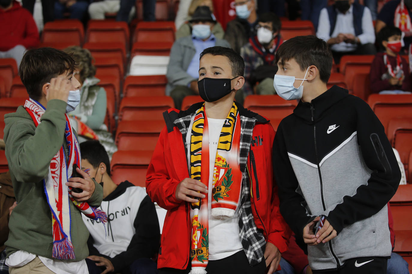 Fotos: ¿Estuviste en el Sporting - Alcorcón? ¡Búscate!