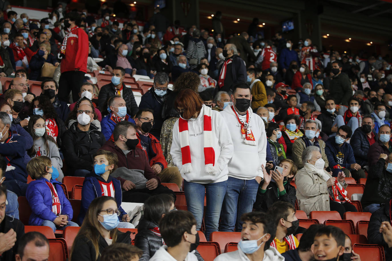 Fotos: ¿Estuviste en el Sporting - Alcorcón? ¡Búscate!