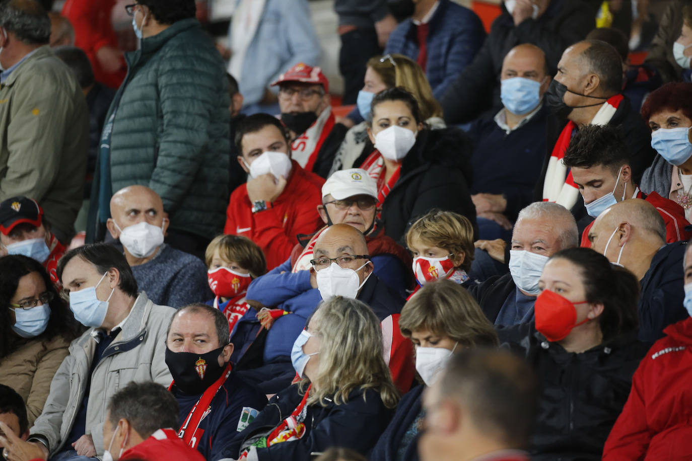 Fotos: ¿Estuviste en el Sporting - Alcorcón? ¡Búscate!